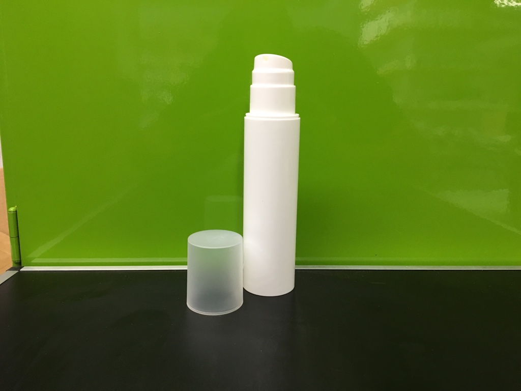 Weißer Airless-Pumpspender mit transparenter Kappe