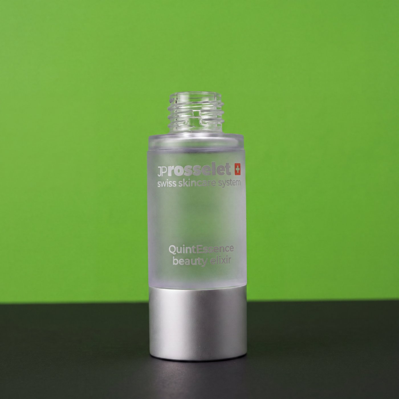 Satinierte Glasflasche mit Aluminiumsockel und hellem Siebdruck