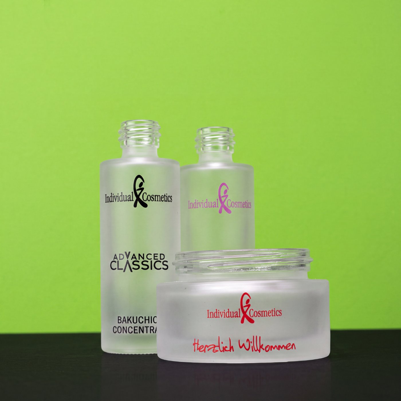 Set aus satinierten Glasflakons und Glastiegel mit Siebdruck