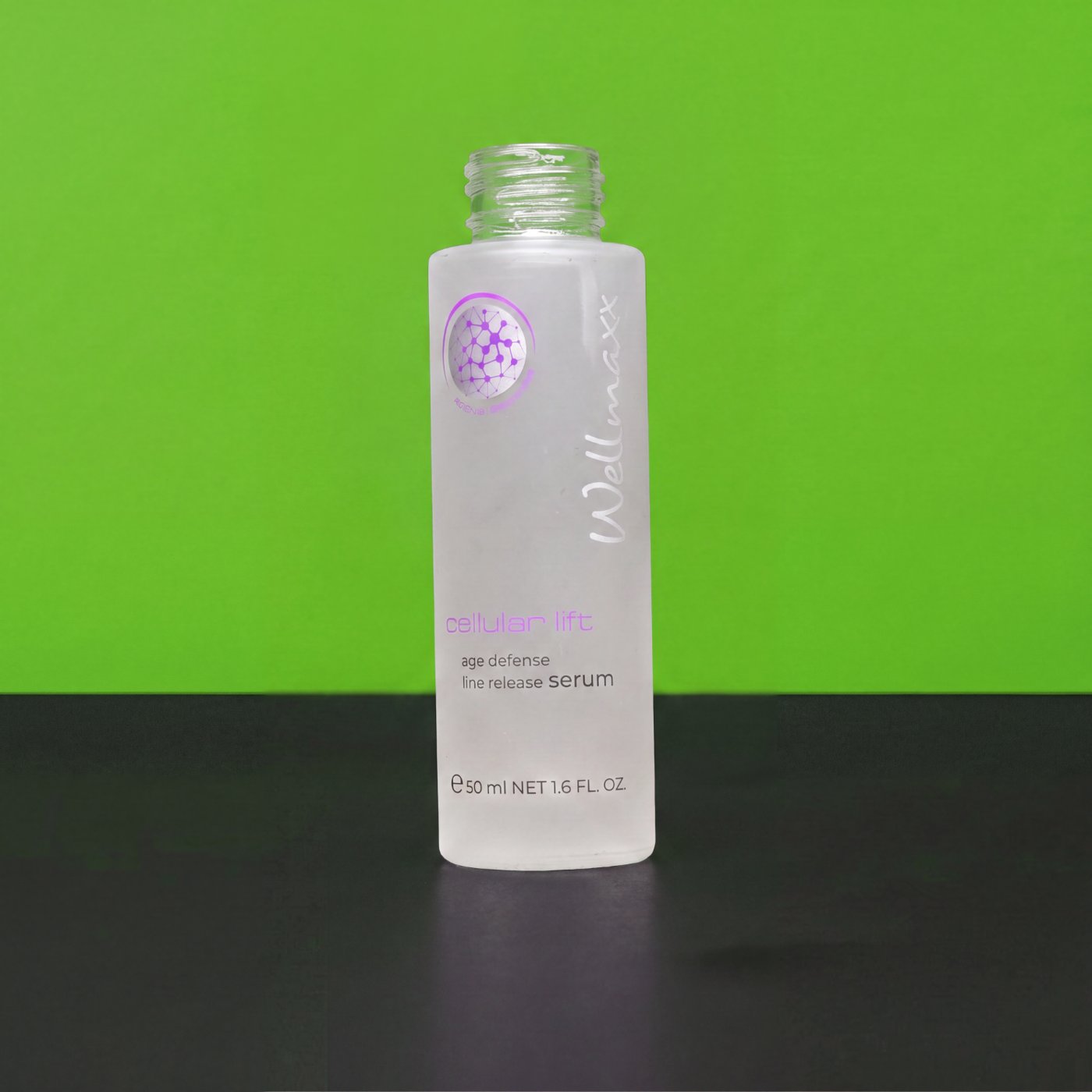 Weiße Kunststoffflasche mit pinkfarbenem und violettem Siebdruck